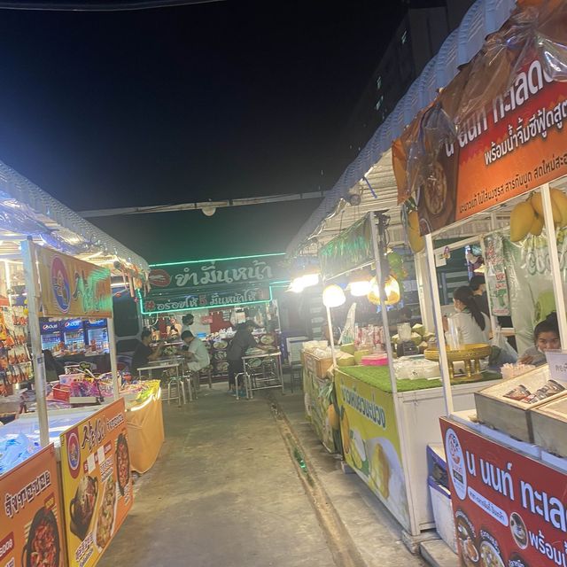 ตลาดอินดี้ปิ่นเกล้า แหล่งรวมของอร่อยๆ 