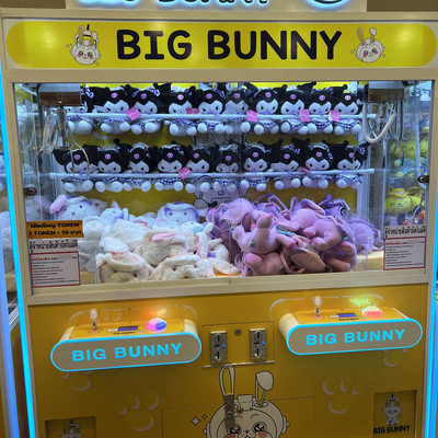 Starbucks 2025 claw machine