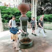 捷克🇨🇿卡羅維瓦利 ｜傳說中可以喝的溫泉水♨️自由行🚶‍♀️