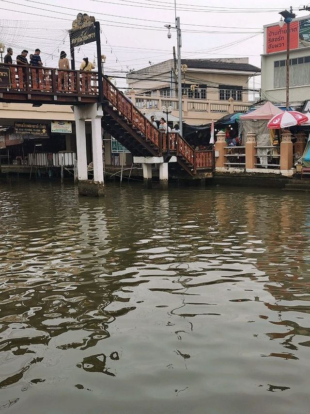 ตลาดน้ำอัมพวา
