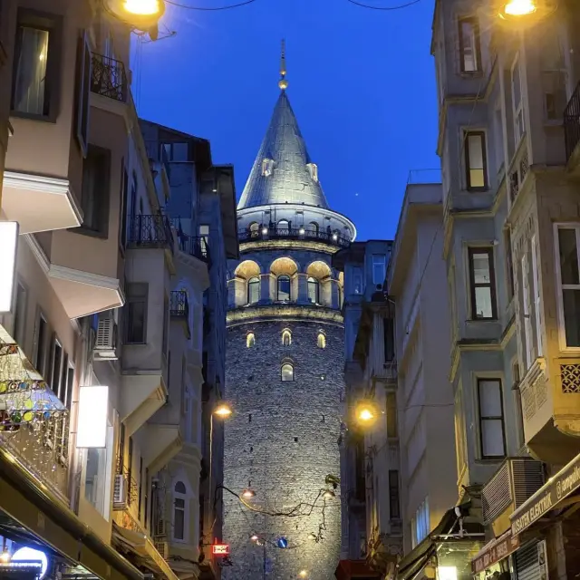 Shadowing Istanbul