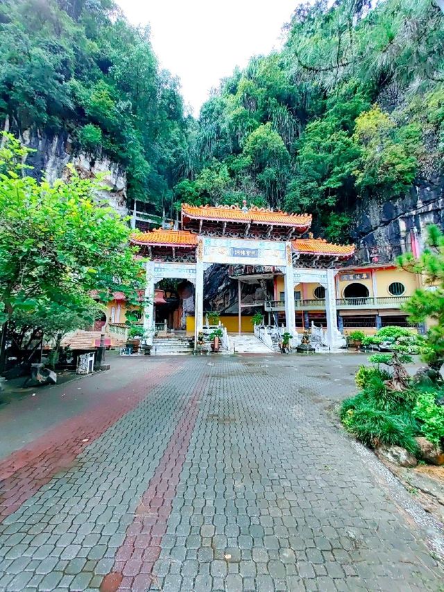Sam Poh Tong Temple @Ipoh