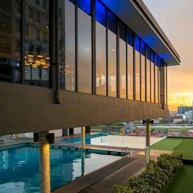 Swimming pool outside room 😱