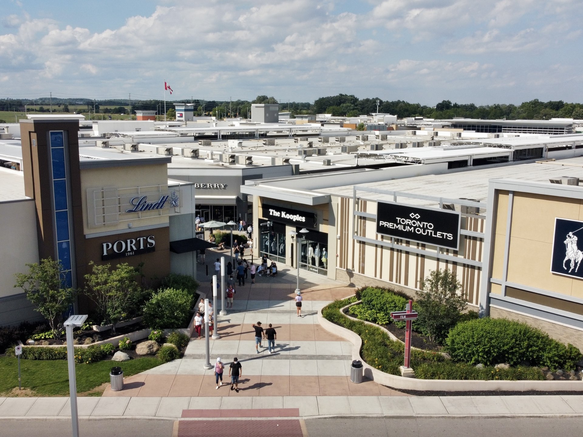 Toronto Premium Outlets - Hornby 🇨🇦