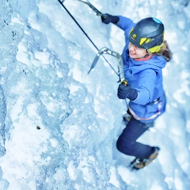 Ice climbing in Aba 💙🏔