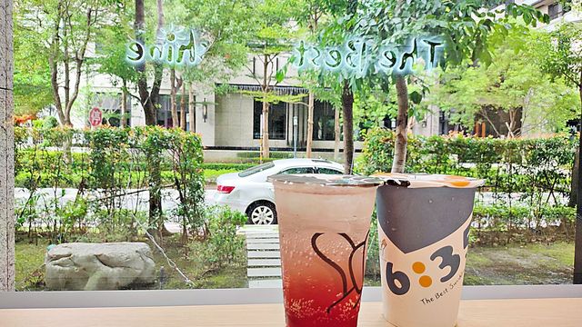 早餐爽吃厚切炸豬排炒泡麵!!特製辣醬超正點。新莊早午餐就吃這間啦。