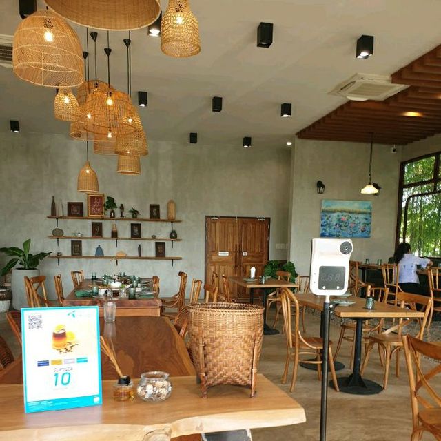 Somsri Eatery สมศรีอาหารไทยๆ