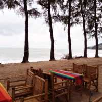 เสิร์พอาหารพร้อม"วิวทะเล"ที่ Anda Restaurant..