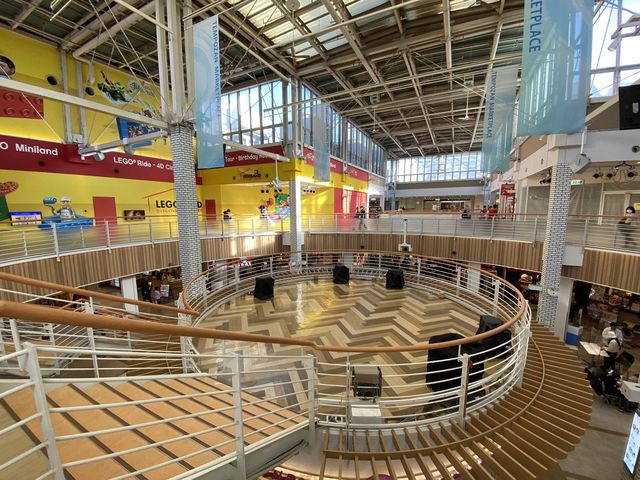 大阪港の大型商業施設『天保山マーケットプレース』