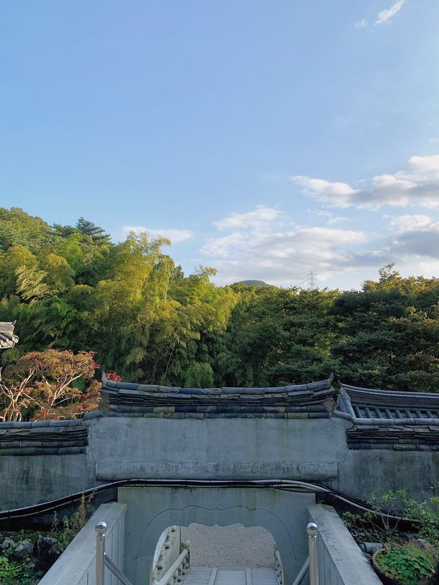 폭포가 흐르는 寺