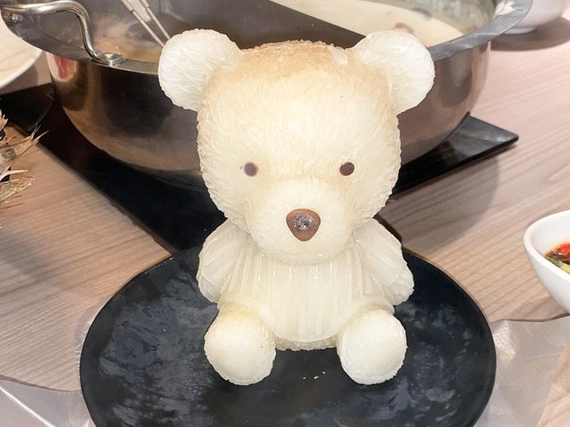 壽星台北火鍋首選～好食多涮涮鍋｜生日吃鍋超嗨！幾歲送幾隻蝦還再送同桌每人一盤肉｜用平價吃到多元湯頭新鮮海鮮 肉質軟嫩好吃不膩口｜台北火鍋推薦 