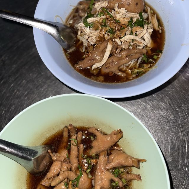 เตี๋ยวเด็ด ต้องก๋วยเตี๋ยวขาไก่เจ๊พร เจพี