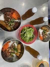บุ๋นหมูย่างปอเปี๊ยะ อร่อยโลคัลใกล้ย่านท่องเที่ยว