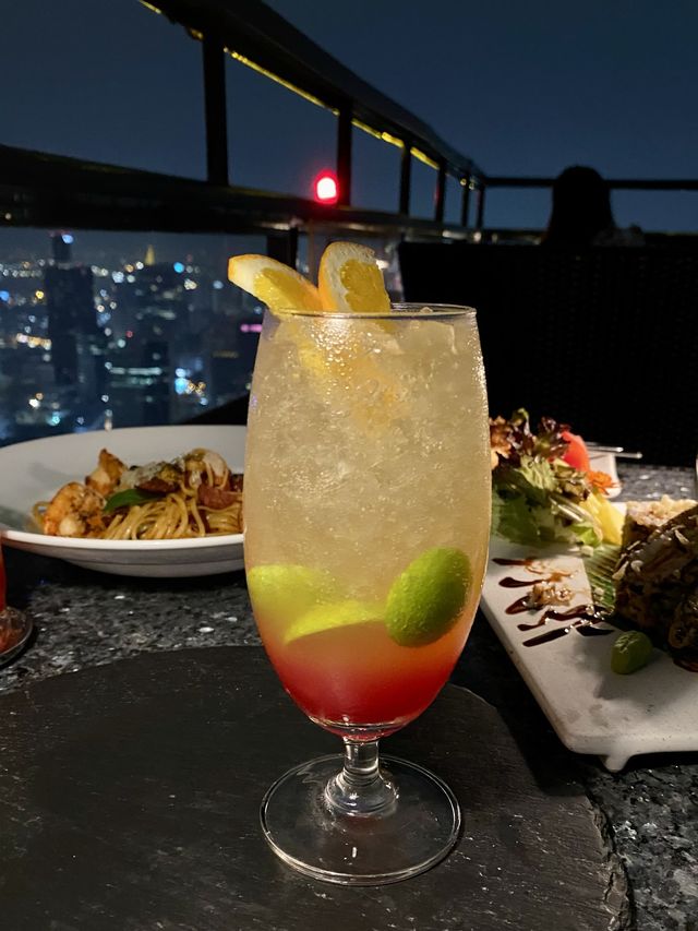 Rooftop ที่วิวพีคกว่า … มุมมองกว้างถึง 360 องศา