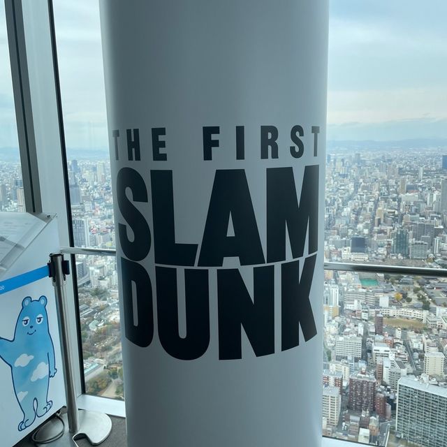 【大阪府】期間限定！地上300mのバスケットコート！