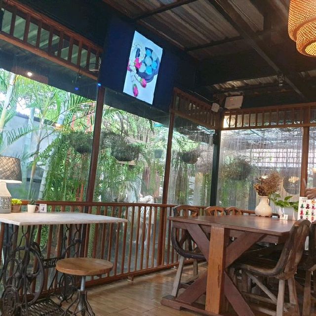 Oasis Café ป่ากลางเมือง พิษณุโลก