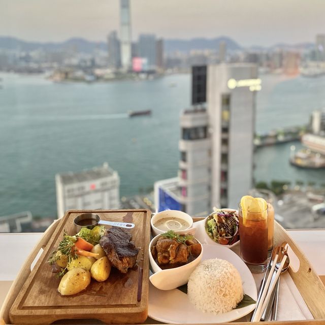 飽覽維港景色 房內嘆熱辣辣晚餐