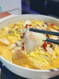 《任飲任食酸菜魚火鍋》