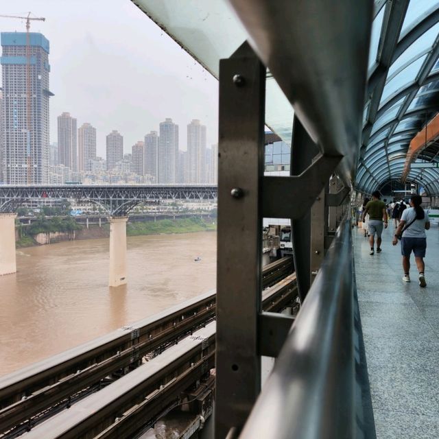 A train that runs through a building 🙉😳Chongqing