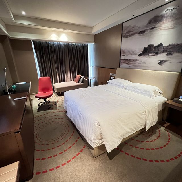Hotel that pulls Tourists 