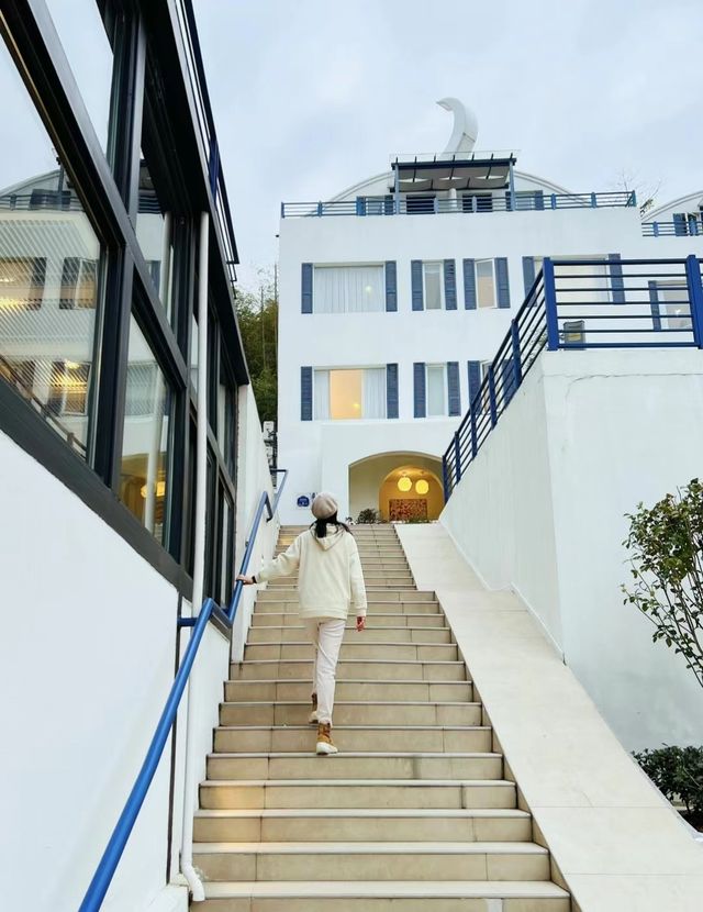 Hidden in the foothills of Moganshan, the Saint Island Villa.