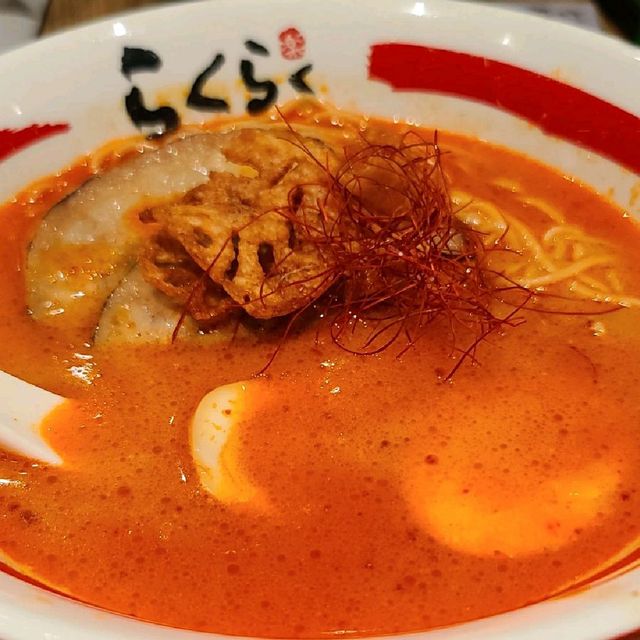 影燈飾食拉麵
