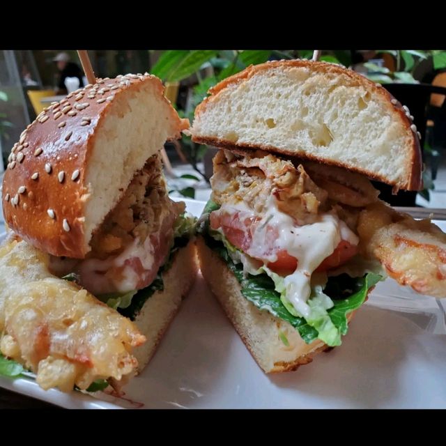 超巨型漢堡🍔Burgeroom 超巨型漢堡🍔Burgeroom