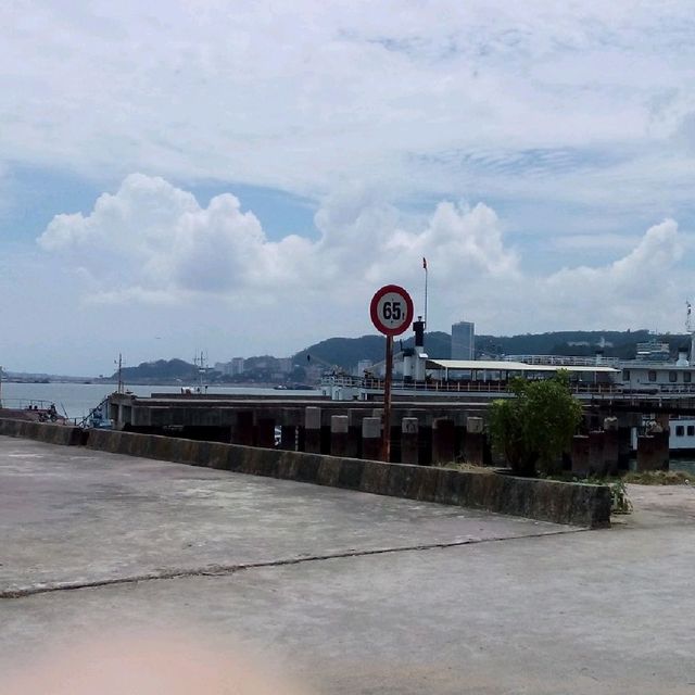 Paloma Cruise along Ha Long Bay