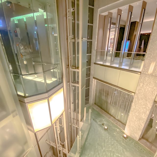 パークタワー東京宿泊棟の吹き抜け