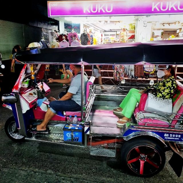 The Bustling Pratunam Night Market