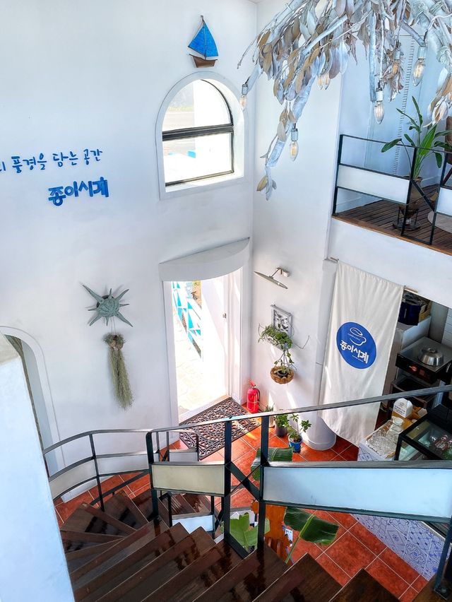【済州島】立ち寄らずにはいられない可愛さ💙爽やかで癒される海辺カフェ 【済州島】立ち寄らずにはいられない可愛さ💙爽やかで癒される海辺カフェ