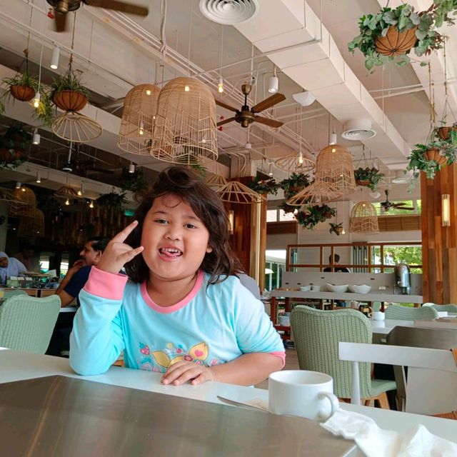Cantik dan bersih.