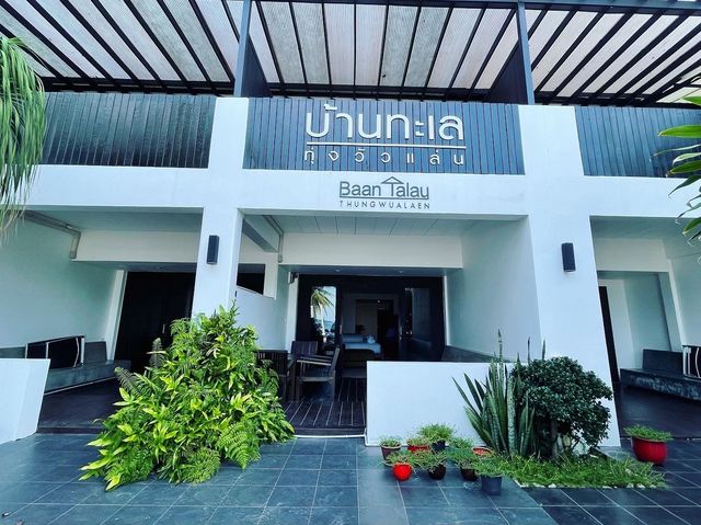 บ้านทะเล โรงแรมติดทะเลหาดทรายขาว ชุมพร