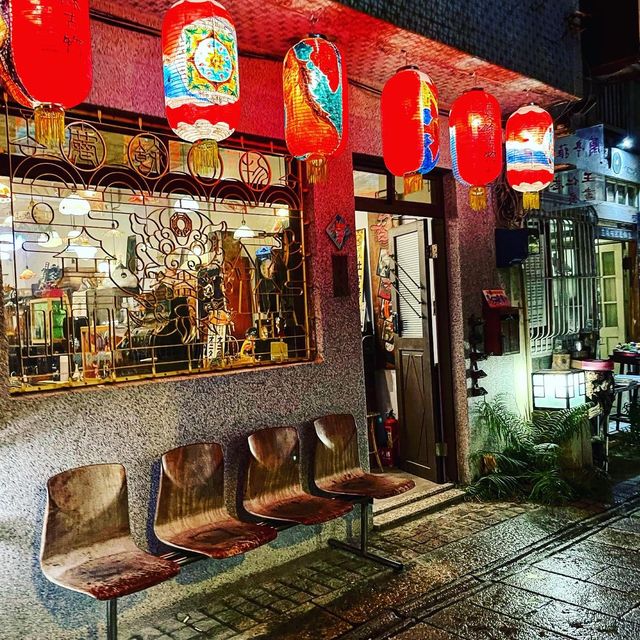 細雨紛飛的夜色神農街！