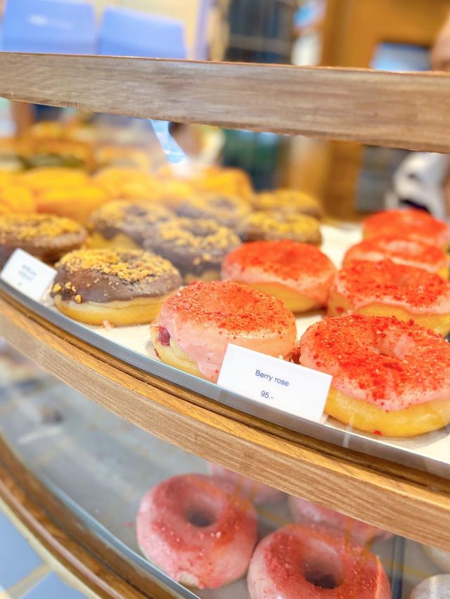 曼谷本地唔牌Cafe donut 店