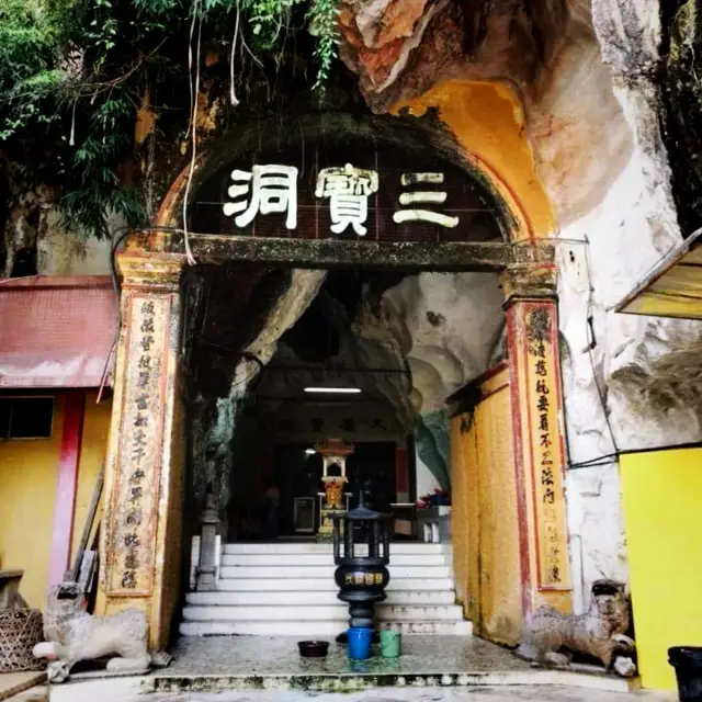 the Taoist & Buddhists Temple In Ipoh