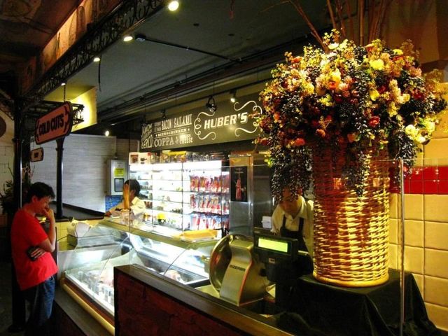 Grandstand market