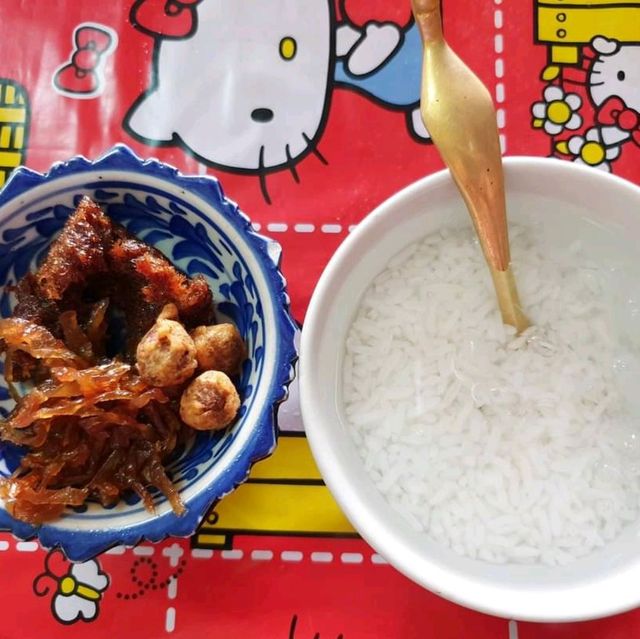 ___"ร้านข้าวแช่แม่อร"___ 