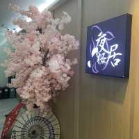 滿佈紫藤花的日式居酒屋