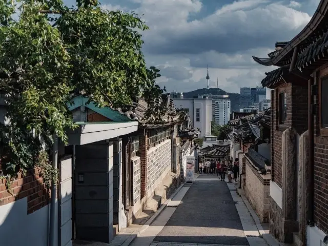 หมู่บ้านบุกชอนฮันอก (Bukchon Hanok Village)