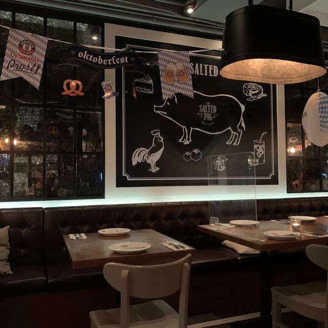 招牌德國鹹豬手｜The Salted Pig