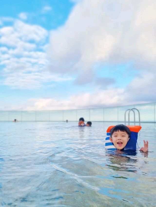 압도적인 뷰의 루프탑 수영장