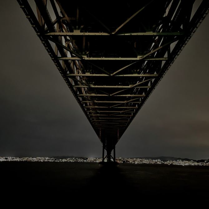明石海峡大橋の裏側