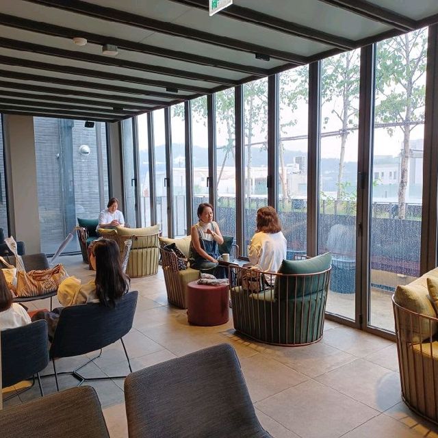 Trendy and comfortable coffeeshop