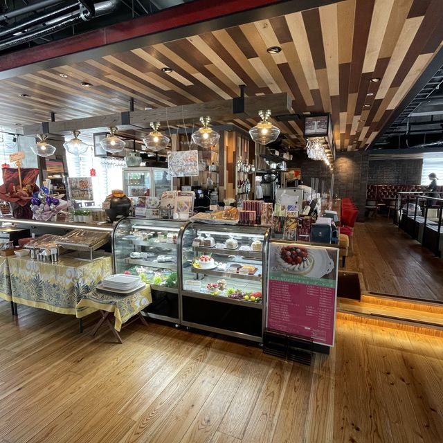 カクテルステイ内のお洒落なレストラン『The Carino Okinawa』