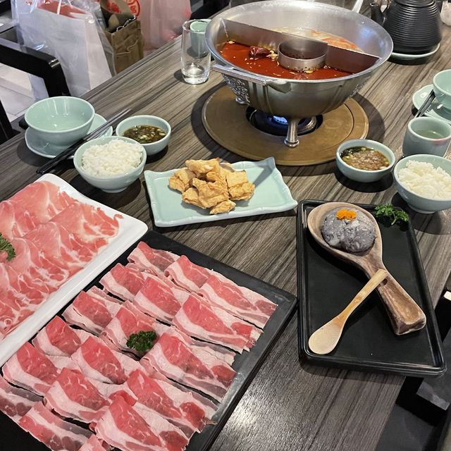 王品集團麻辣鍋必吃！青花驕 好吃😋麻辣 湯頭可喝！鴨血、豆腐吃到飽！