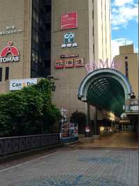 ステンドグラスが印象的なショッピングモール！