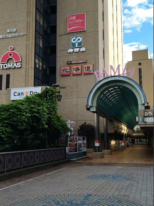 ステンドグラスが印象的なショッピングモール！