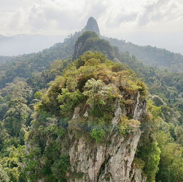 The Longest Quartz Ridge in the World