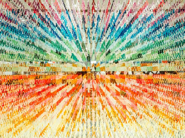 カラフルなアート作品が無料で見れる